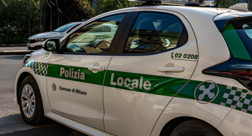 Milano, bandiera Hezbollah in corteo: indagata per terrorismo